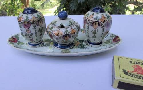 ATTRACTIVE VINTAGE SCARCE POLY CHROME COLOUR WAY DELFT CRUET SET ON TRAY