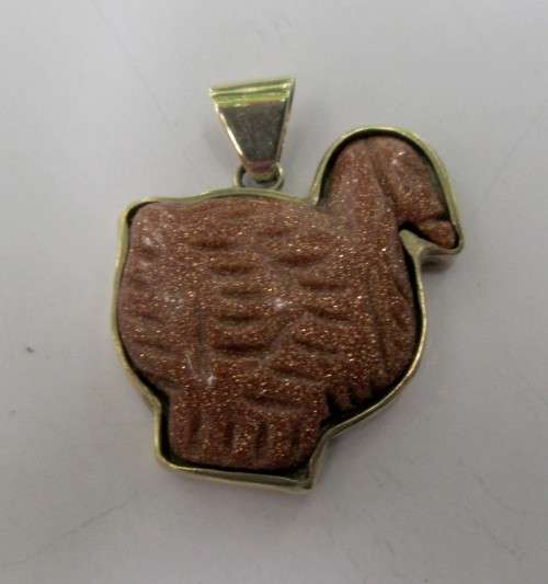 SOLID THICK 9 CT GOLD PENDANT 8 GRAMS