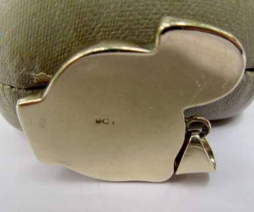 SOLID THICK 9 CT GOLD PENDANT 8 GRAMS