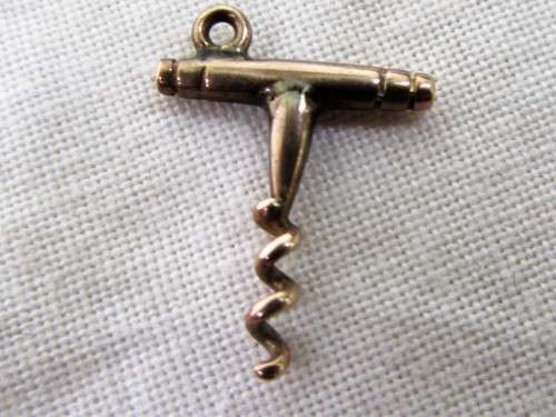 VERY RARE VINTAGE SOLID 9 CARAT GOLD WINE CORKSCREW CHARM FULLY MARKED