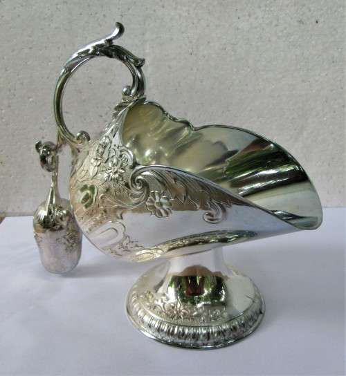 VINTAGE BOXED SP SUGAR SCUTTLE WITH SEPARATE SUGAR SCOOP VGC