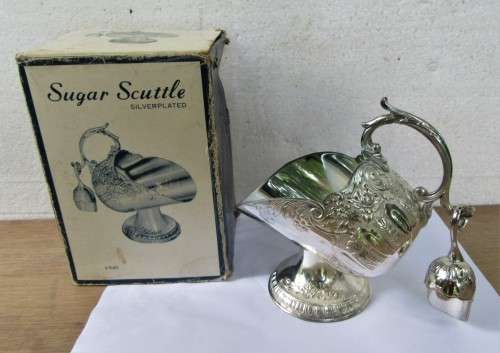 VINTAGE BOXED SP SUGAR SCUTTLE WITH SEPARATE SUGAR SCOOP VGC