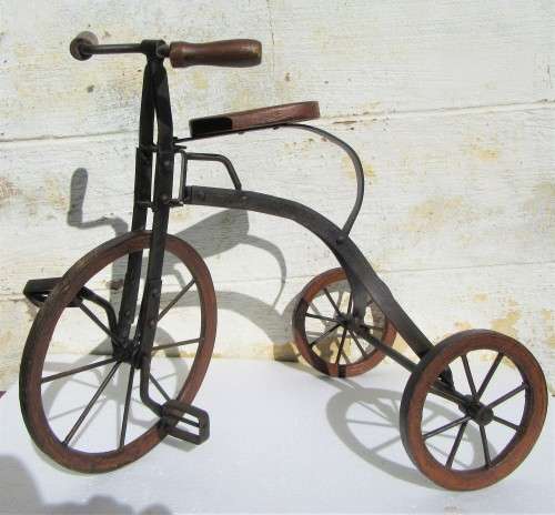 STURDY WOOD AND METAL OLD LOOKING TRICYCLE WHEELS TURN DISPLAY ITEM