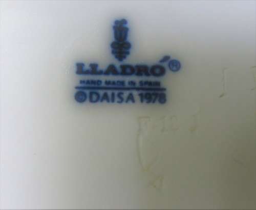 POPULAR RETIRED LLADRO SEATED BALLERINA FIGURINE PHYLLIS LEGS OUT FRONT PURPLE TOP