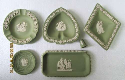 LARGE COLLECTION OF 9 VINTAGE JADE GREEN WEDGWOOD JASPER WARE ALL IN PERFECT CONDITION INCL THIMBLE