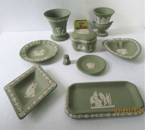 LARGE COLLECTION OF 9 VINTAGE JADE GREEN WEDGWOOD JASPER WARE ALL IN PERFECT CONDITION INCL THIMBLE