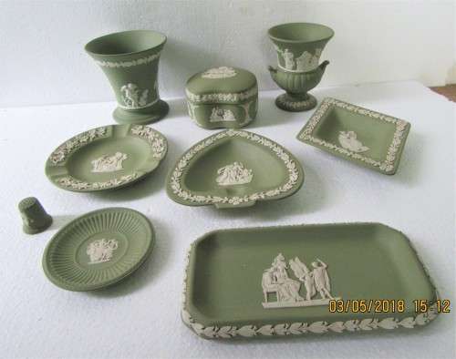 LARGE COLLECTION OF 9 VINTAGE JADE GREEN WEDGWOOD JASPER WARE ALL IN PERFECT CONDITION INCL THIMBLE