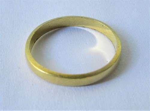 SOLID 18 CARAT GOLD RING 1.6 grams BARGAIN WEEK-END BELOW SCRAP!!!