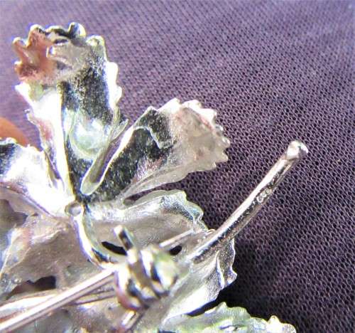 INCREDIBLE DESIGNER STYLED 800 SILVER FLOWER BROOCH WITH 6 REAL SAPPHIRES