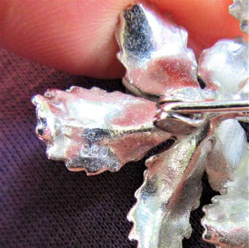 INCREDIBLE DESIGNER STYLED 800 SILVER FLOWER BROOCH WITH 6 REAL SAPPHIRES