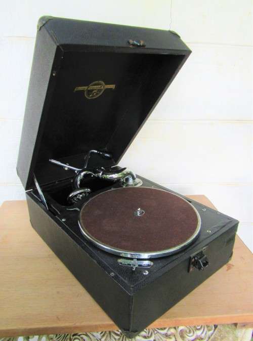 VINTAGE COLUMBIA BOX GRAMAPHONE SUPERB CONDITION~WORKS 100%