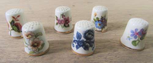 WOW COLLECTION 17 MASON'S CERAMIC COLLECTOR THIMBLES GILT FLORALS NO DAMAGES