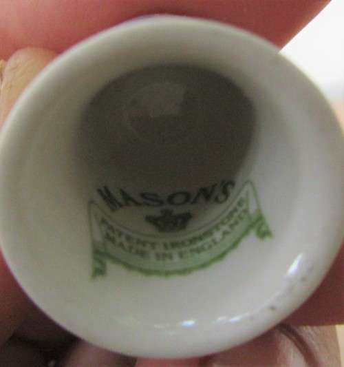 WOW COLLECTION 17 MASON'S CERAMIC COLLECTOR THIMBLES GILT FLORALS NO DAMAGES