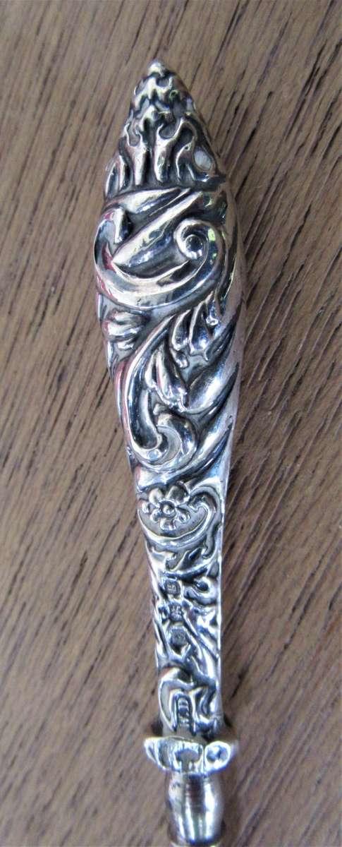 ANTIQUE PRETORIA RETAILER HUGE SILVER CHERUBS SHOE HORN AND BUTTON HOOK BOXED