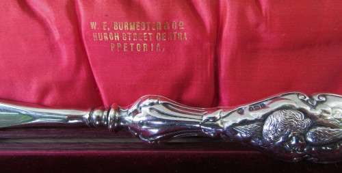 ANTIQUE PRETORIA RETAILER HUGE SILVER CHERUBS SHOE HORN AND BUTTON HOOK BOXED