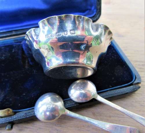 ANTIQUE BOXED SOLID HM SILVER SALTS WITH HM SILVER SALT SPOONS