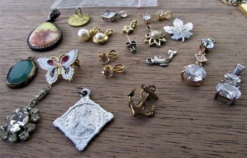 VINTAGE MARBLE COVERED BOX GILT OR BRASS LION PAW FEET GILT BRASS TRIM FULL OF TREASURE WOW!!!