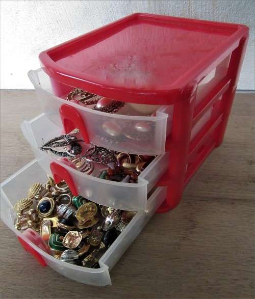 CONTAINER PULL OUT DRAW BOX FULL OF AMAZING EARRINGS BROOCHES PENDANTS AND MORE~HIGH VALUE!!!