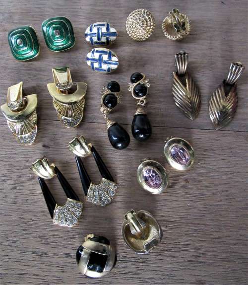 CONTAINER PULL OUT DRAW BOX FULL OF AMAZING EARRINGS BROOCHES PENDANTS AND MORE~HIGH VALUE!!!