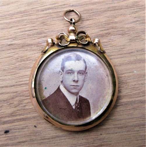 ANTIQUE EDWARDIAN PERIOD SOLID 9 CARAT GOLD DOUBLE LOCKET BEVEL GLASS STAMPED 11.6 GR