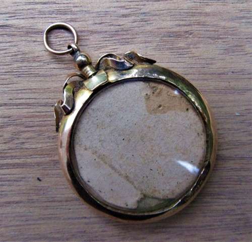 ANTIQUE EDWARDIAN PERIOD SOLID 9 CARAT GOLD DOUBLE LOCKET BEVEL GLASS STAMPED 11.6 GR