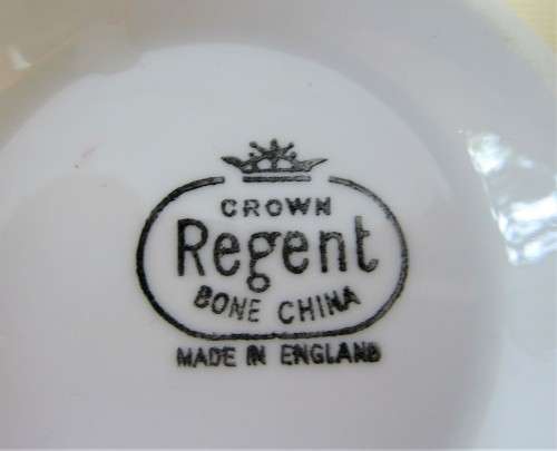 VERY NICE 21 PIECE GILT PATTERN PORCELAIN TEA SET BY CROWN REGENT