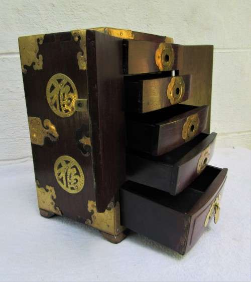EXQUISITE VINTAGE/ANTIQUE BRASS BOUND MAHOGANY MINIATURE CHEST/CABINET WITH PULL OUT DRAWERS