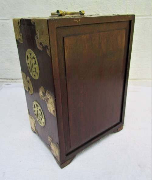 EXQUISITE VINTAGE/ANTIQUE BRASS BOUND MAHOGANY MINIATURE CHEST/CABINET WITH PULL OUT DRAWERS