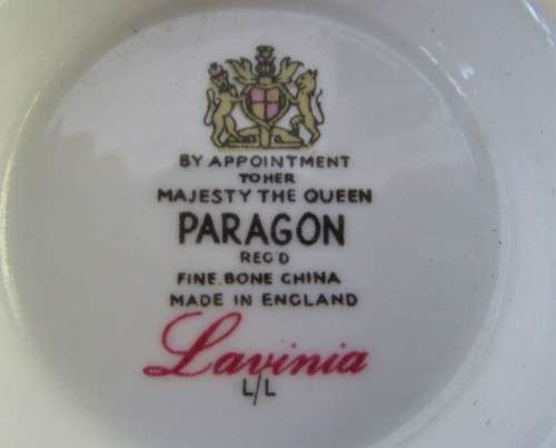 LOVELY 26 PCE PARAGON DINNER SERVICE "LAVINIA" PATTERN NO DAMAGES