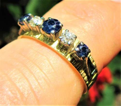 STUNNING SOLID 18 CT GOLD DIAMOND/SAPPHIRE RING~SEE MORE INCREDIBLE STUFF ON MY SITE~COMBINE FREE