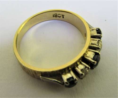 STUNNING SOLID 18 CT GOLD DIAMOND/SAPPHIRE RING~SEE MORE INCREDIBLE STUFF ON MY SITE~COMBINE FREE