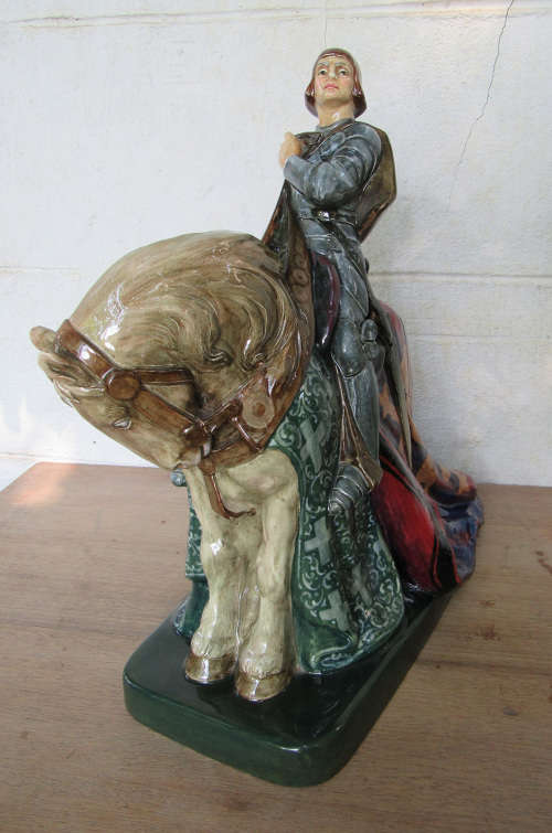 FREE COURIER DELIVERY~HUGE RARE ROYAL DOULTON FIGURINE OF ST GEORGE ON HORSE BACK HN 2067~READ