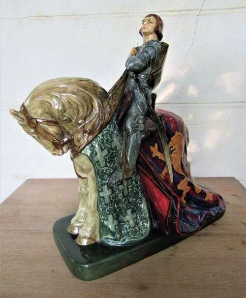 FREE COURIER DELIVERY~HUGE RARE ROYAL DOULTON FIGURINE OF ST GEORGE ON HORSE BACK HN 2067~READ