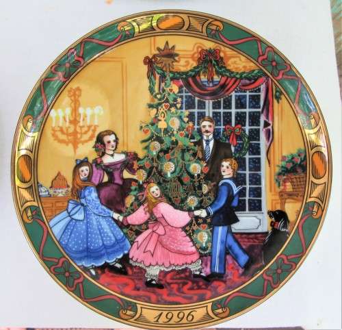 UNUSUAL SET OF DANISH ROYAL COPENHAGEN PLATES RICH COLOUR DECORATION~FREE COURIER DELIVERY!!!