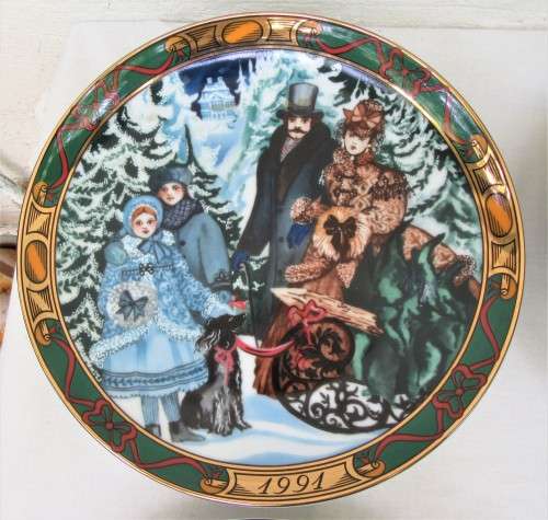 UNUSUAL SET OF DANISH ROYAL COPENHAGEN PLATES RICH COLOUR DECORATION~FREE COURIER DELIVERY!!!