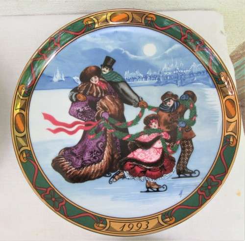 UNUSUAL SET OF DANISH ROYAL COPENHAGEN PLATES RICH COLOUR DECORATION~FREE COURIER DELIVERY!!!