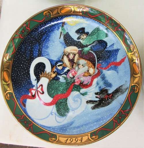 UNUSUAL SET OF DANISH ROYAL COPENHAGEN PLATES RICH COLOUR DECORATION~FREE COURIER DELIVERY!!!