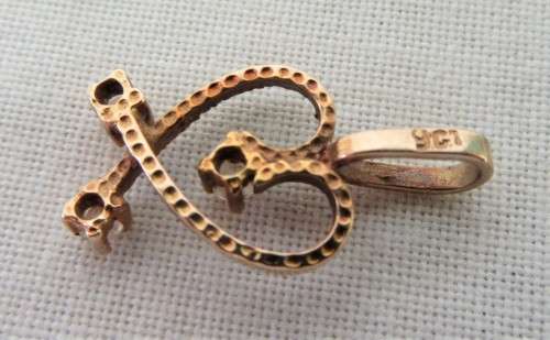 GORGEOUS SOLID 9 CARAT GOLD AND DIAMOND HEART SHAPED PENDANT WOW!!!!
