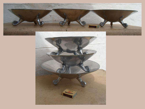 FOR THAT RETRO CAROL BOYES STYLE~THREE GRADUATED BOYES STYLE FOOTED SALAD BOWLS