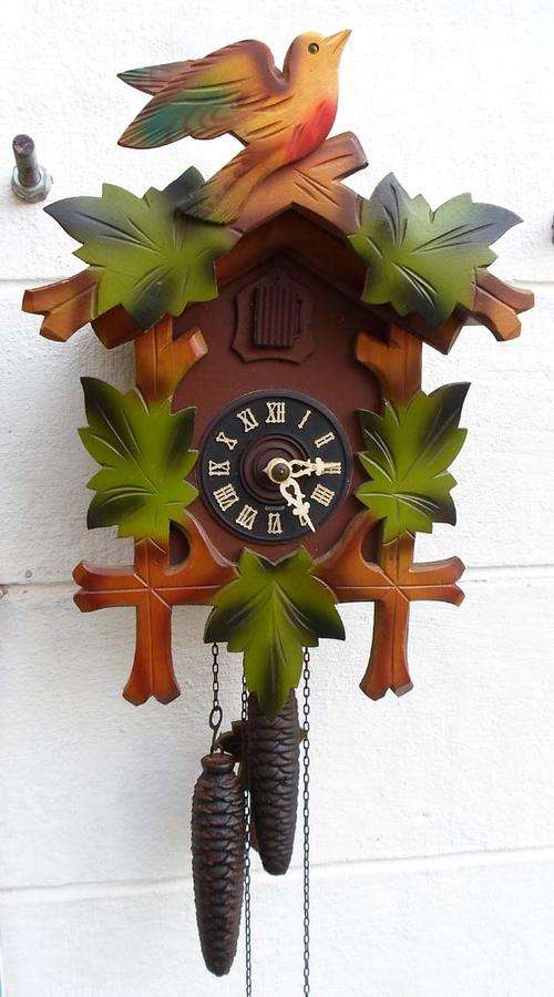 ATTRACTIVE VINTAGE E.SCHMECKENBECHER~GERMAN CUCKOO CLOCK~WORKING VGC