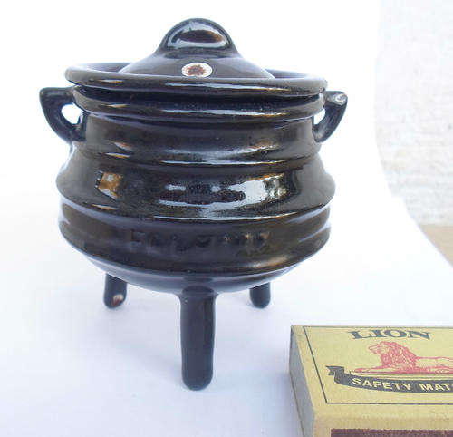 RARE CAST IRON WITH BLACK ENAMEL FALKIRK SALESMAN'S MINIATURE SAMPLE POTJIE POT & LID