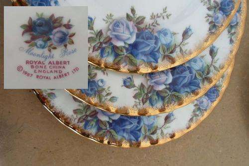 SET OF SIX VINTAGE ROYAL ALBERT SIDE PLATES~BOLD STRIKING MOONLIGHT ROSE~PERFECT