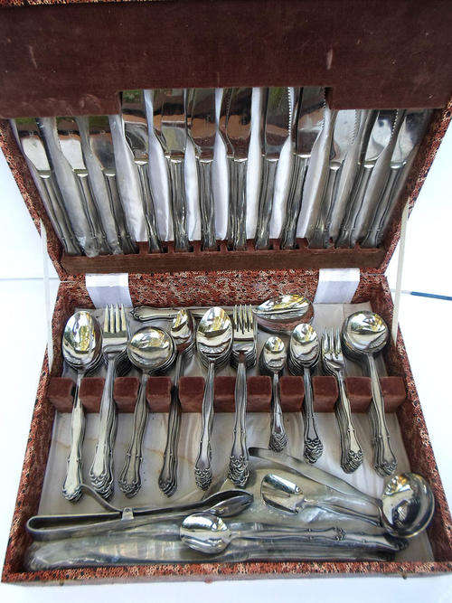 WEEK-END BARGAIN~VTG 140 PIECE STAINLESS STEEL CUTLERY SET BOXED~AS NEW