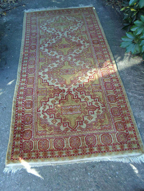 BEAUTIFUL VINTAGE PERSIAN HAND KNOTTED RUNNER OBLONG CARPET