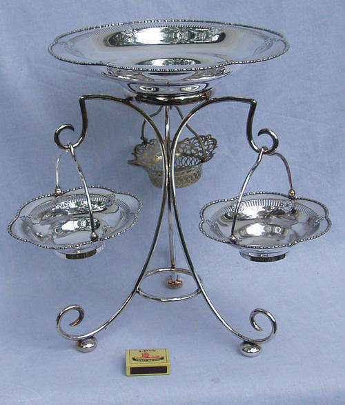 CRAZY R1 SALE~NICE BIG TABLE CENTRE~HANGING BASKETS~HIGHLY DECORATIVE~WOW!!!