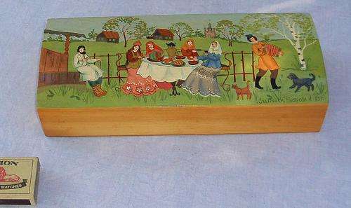 WACKY WED R1~HIGHLY DECORATIVE~WOODEN HINGED BOX~DELICATE HANDPAINTED DETAILED SCENE TO TOP~SIGNED