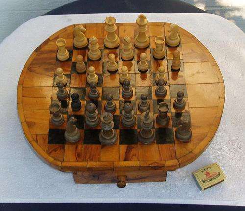 DESIRABLE~COLLECTABLE~ART DECO, BURR WALNUT  STYLE CHESS SET~AMUSTC!!!