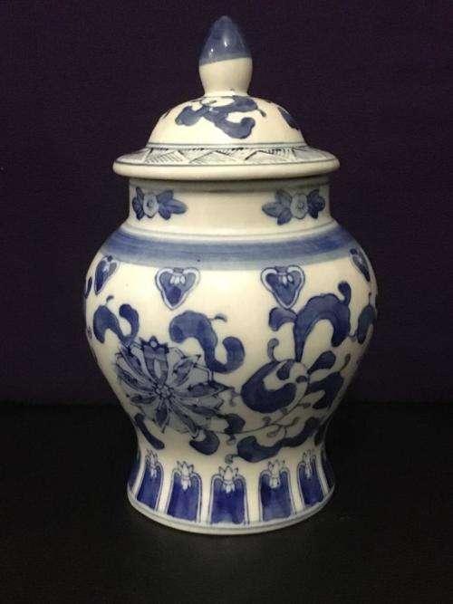 CHINESE BLUE and WHITE GINGER JAR WITH LID