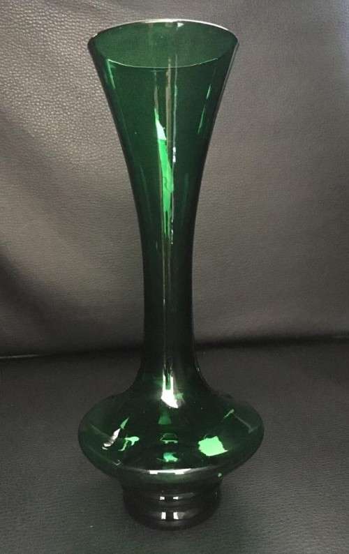BEAUTIFUL GREEN VASE