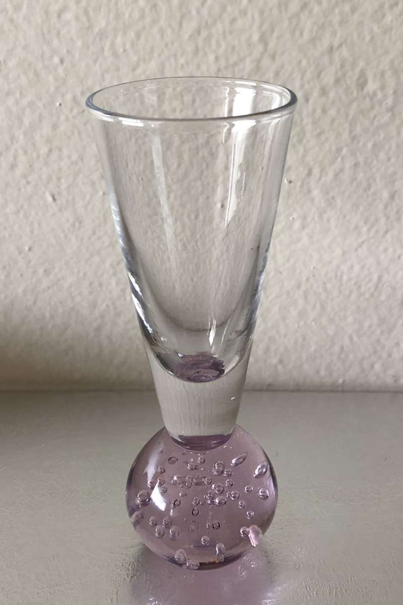 RARE VINTAGE SWEDISH PINK GLASS BUD VASE WITH BUBBLES IN BASE